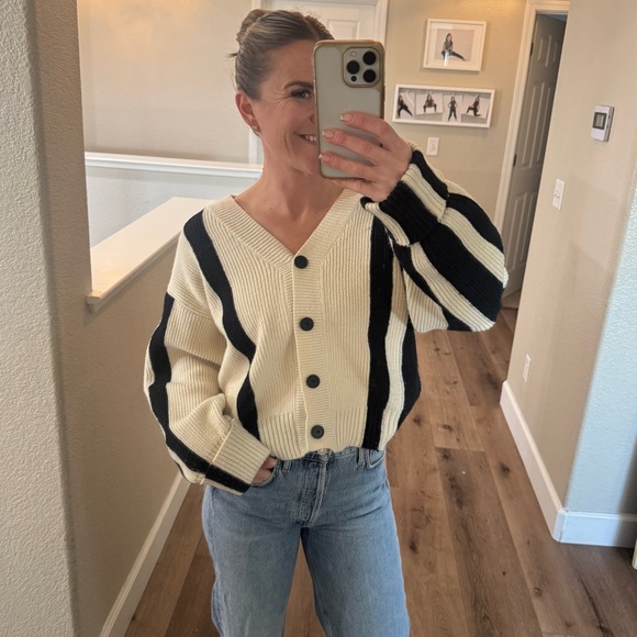 Nasty Gal Sweaters - FLASH SALE! Nasty Gal cream and black slouchy cardigan sweater